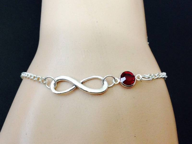 Infinity-Armband. Unendlichkeit Link Mit Swarovski Geburtsstein Kristallkanal, Monogramm Initial von Ashijewelers