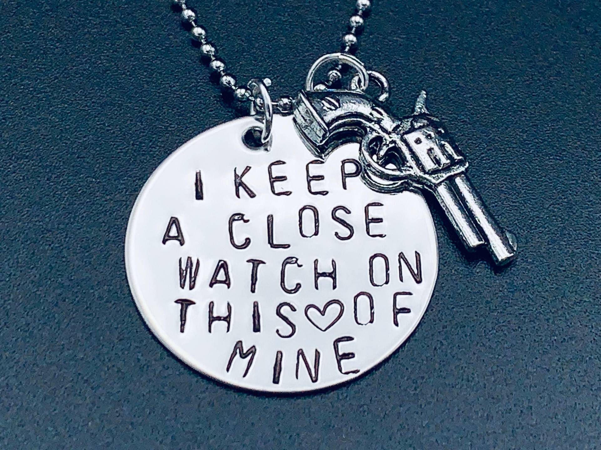 Johnny Cash Halskette-Deal Des Tages Ich Beobachte Dieses Herz Von Mir Genau von Ashijewelers