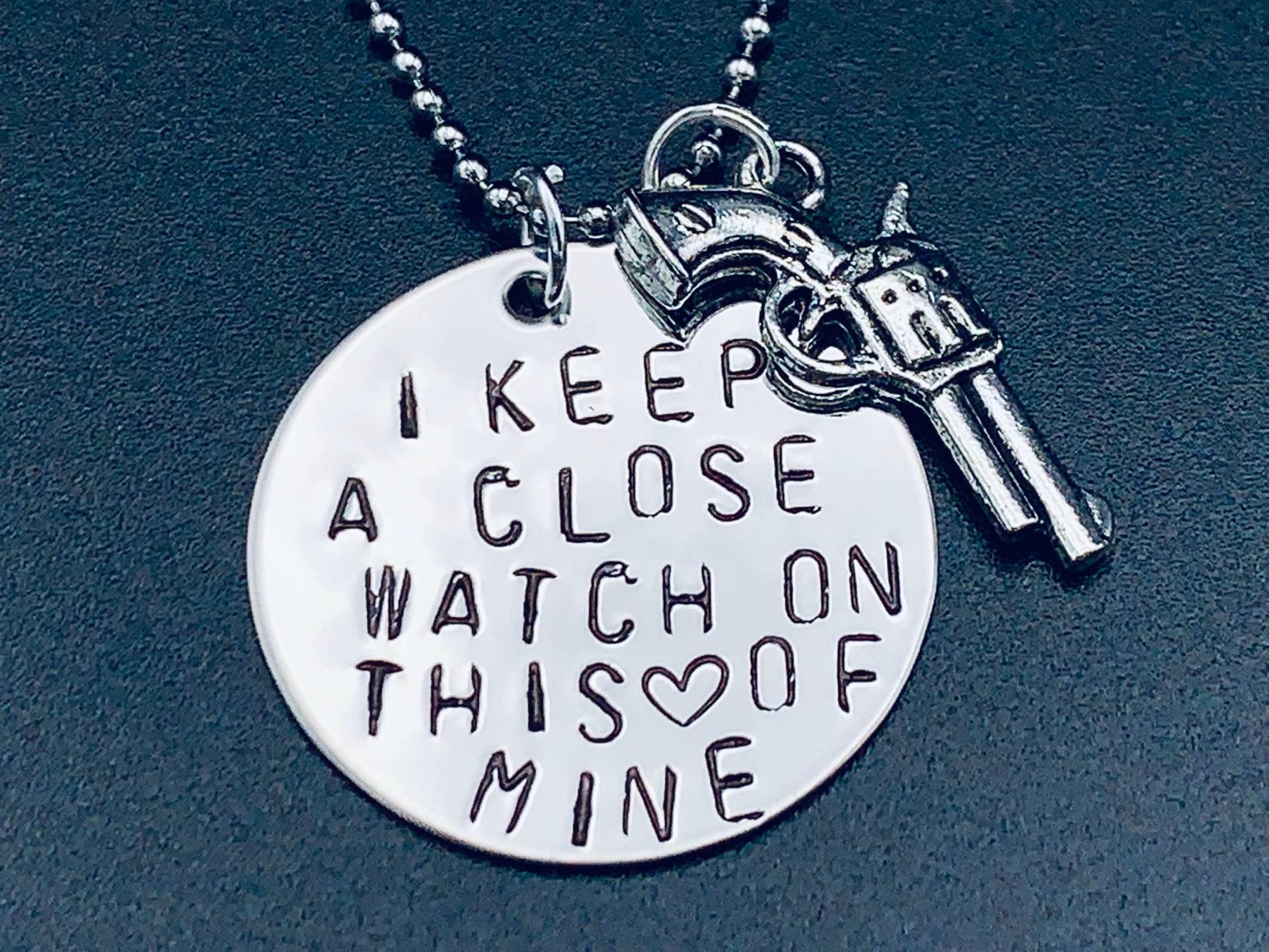 Johnny Cash Ich Behalte Ein Genaues Auge Auf Dieses Herz Von Mir - Halskette Pistole Hand Gestempelt Personalisierte von Ashijewelers