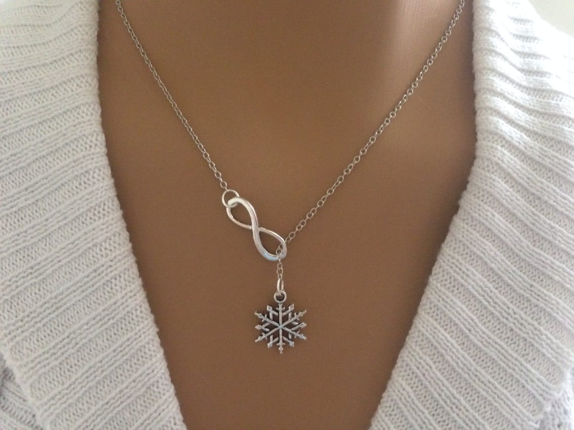 Lariat Stil Infinity Und Schneeflocke Halskette von Ashijewelers