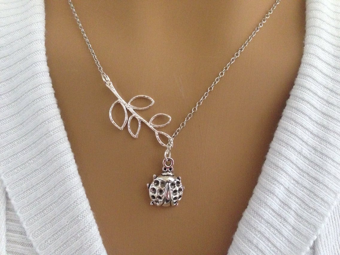 Lariat Stil Silber Blatt Und Glück Marienkäfer Halskette von Ashijewelers