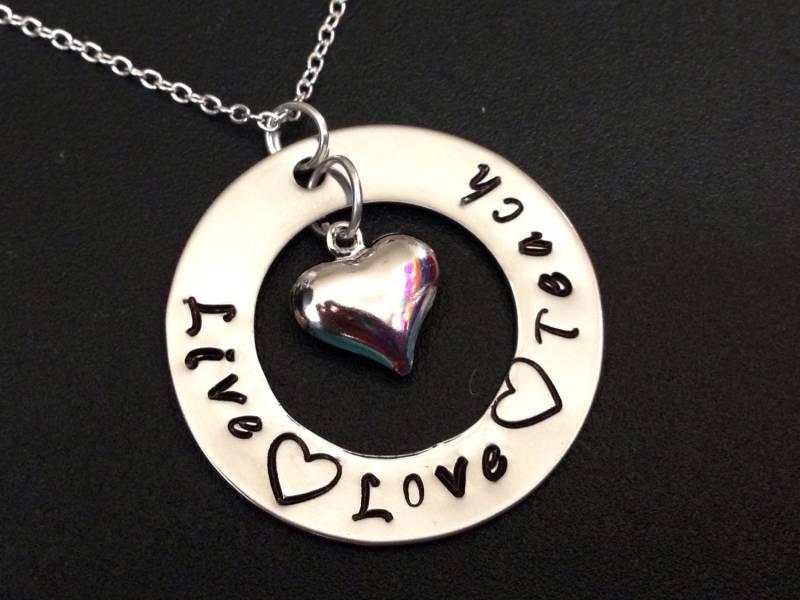 Live Love Teach Handgestempelte Lehrer Halskette - Wertschätzung Geschenk Handgestempelter Schmuck Personalisiert Edelstahl von Ashijewelers