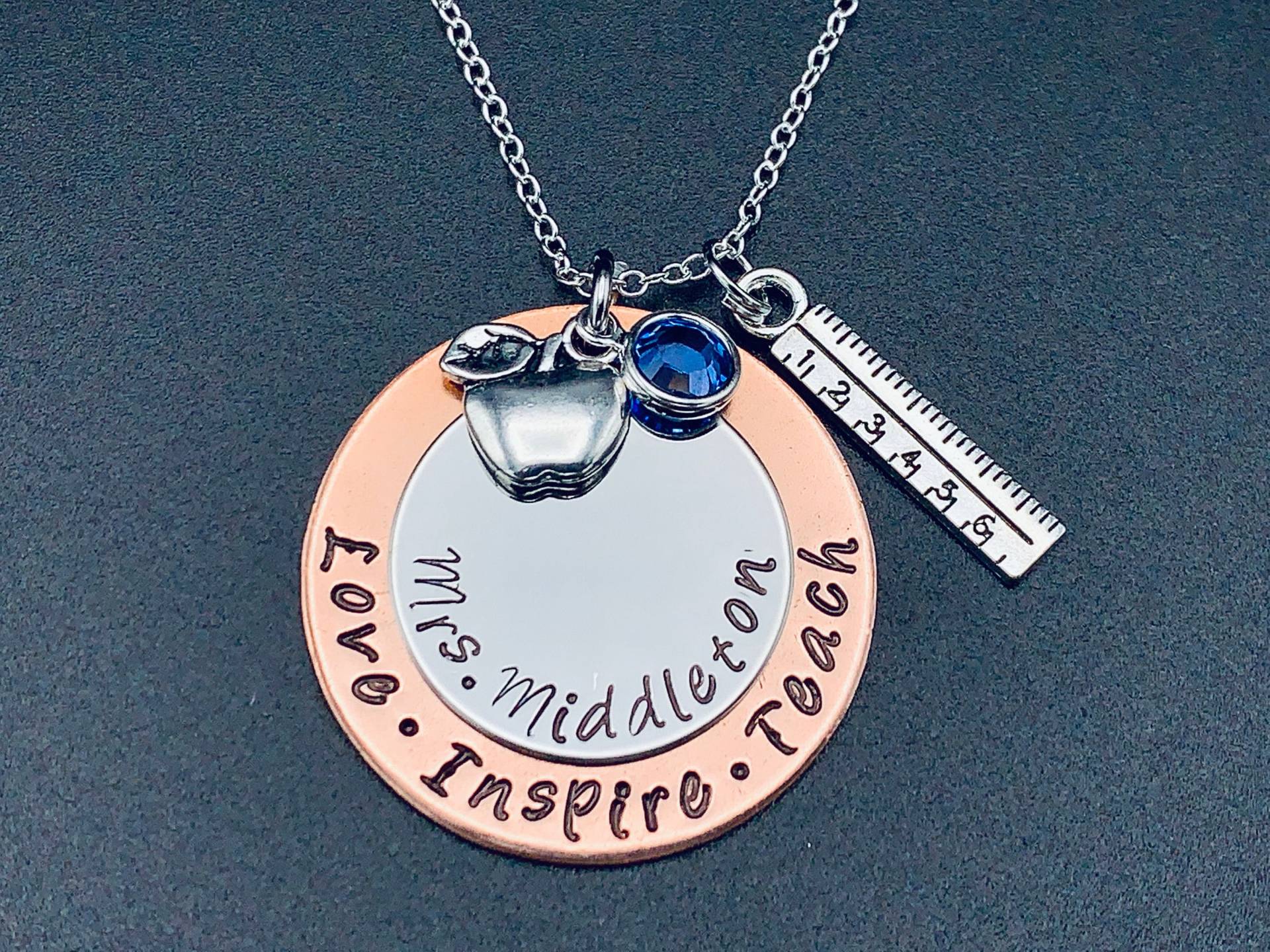 Love Inspire Teach - Lehrer-Wertschätzungsgeschenk Personalisierter Schmuck Lehrer Halskette Lehrerschmuck Handgestempeltes Lehrergeschenk #3 von Ashijewelers