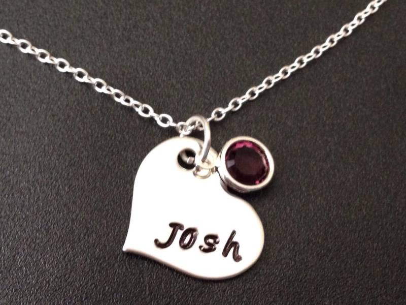 Personalisierte Edelstahl Herz Halskette Hand Gestempelt Anhänger Mit Geburtsstein von Ashijewelers