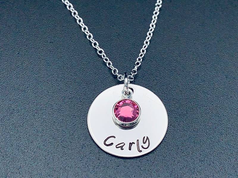 Personalisierte Edelstahl - Personalisierte Charme Benutzerdefinierte Halskette Name Charm Schmuck von Ashijewelers