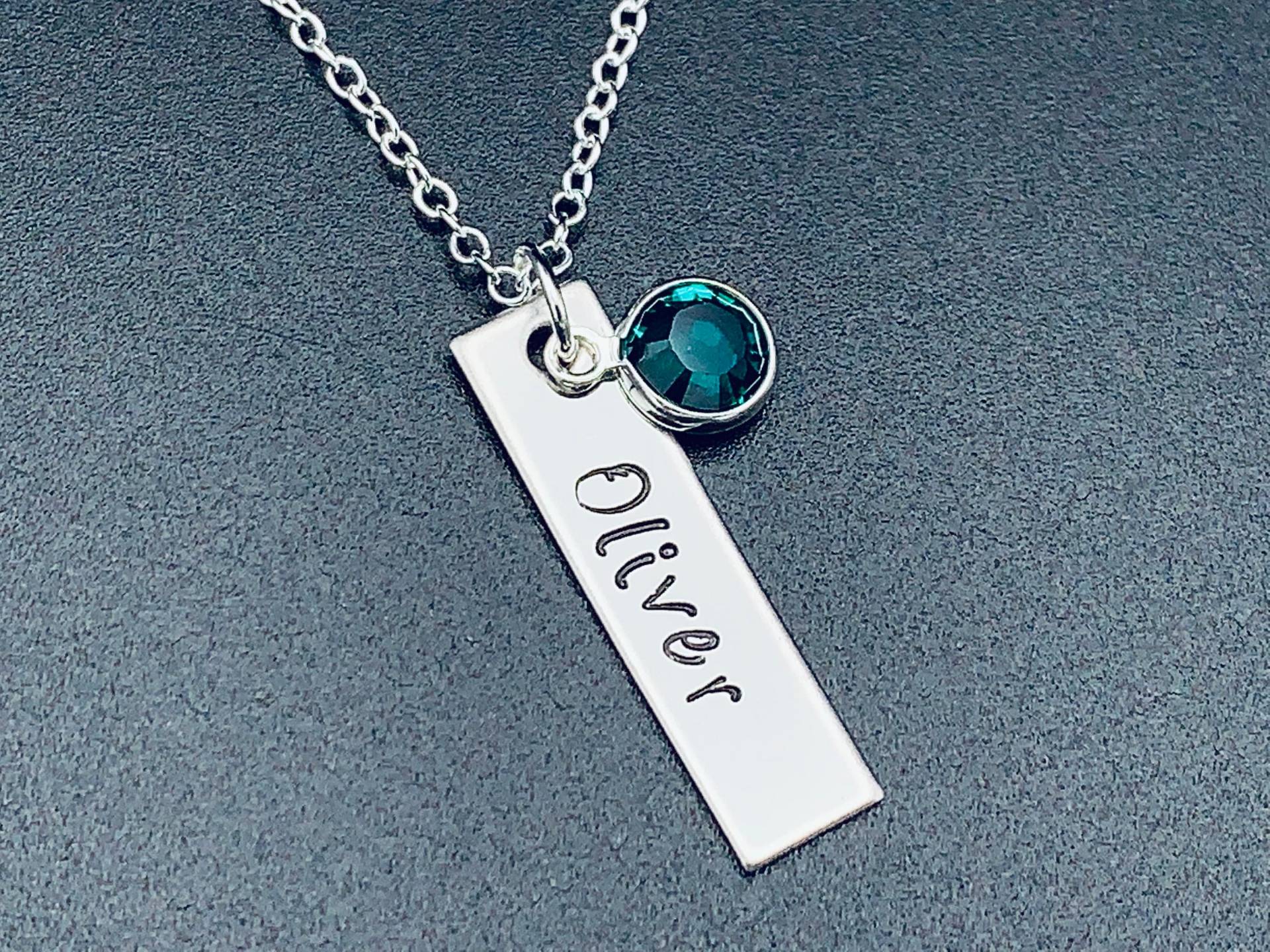 Personalisierte Erste Rechteck Bar Edelstahl Tag Chatm - Custom Gestempelt Schmuck-Name Birthstone von Ashijewelers
