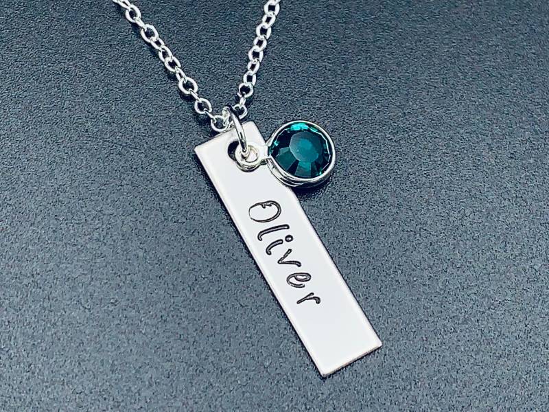 Personalisierte Erste Rechteck Bar Edelstahl Tag Chatm - Custom Gestempelt Schmuck-Name Birthstone von Ashijewelers
