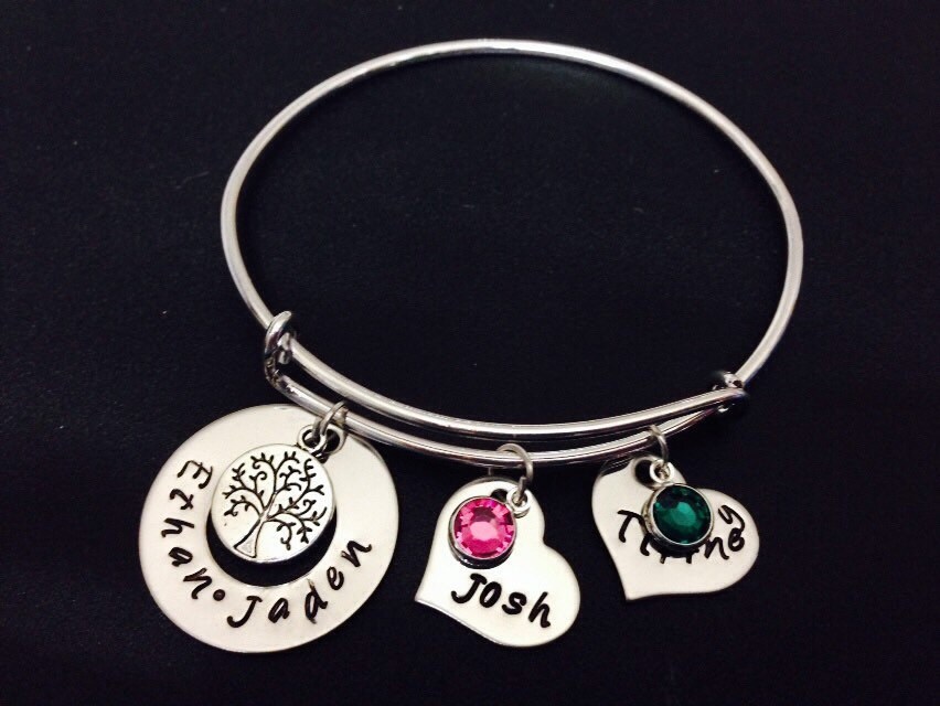 Personalisierte Familie Armreif - Hand Gestempelt Schmuck Erweiterbare Draht Mama Armband Paar von Ashijewelers