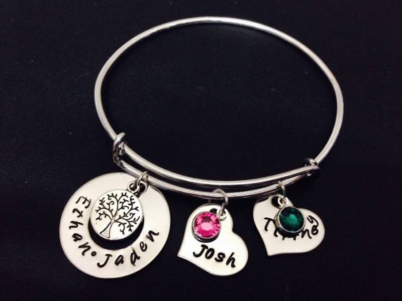 Personalisierte Familie Armreif - Hand Gestempelt Schmuck Erweiterbare Draht Mama Armband Paar von Ashijewelers