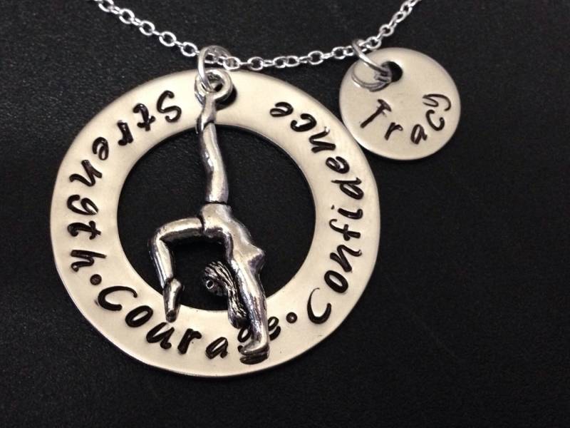 Personalisierte Gymnastik Halskette - Turnerhand Gestempelt-Personalisierte Halskette-Hand Gestempelt Schmuck Personalisierte Gymnastik Halskette - Turnerhand Gestempelt-Personalisierte Halskette-Hand Gestempelt Schmuck von Ashijewelers