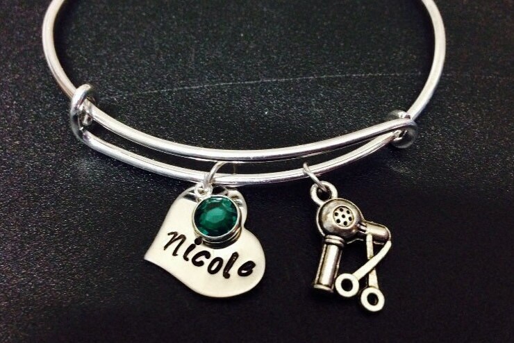 Personalisierte Haar Stylist Armreif, Von Hand Gestempelt Initial/Name - Geschenk Personalisiert, Für Hair Dresser von Ashijewelers