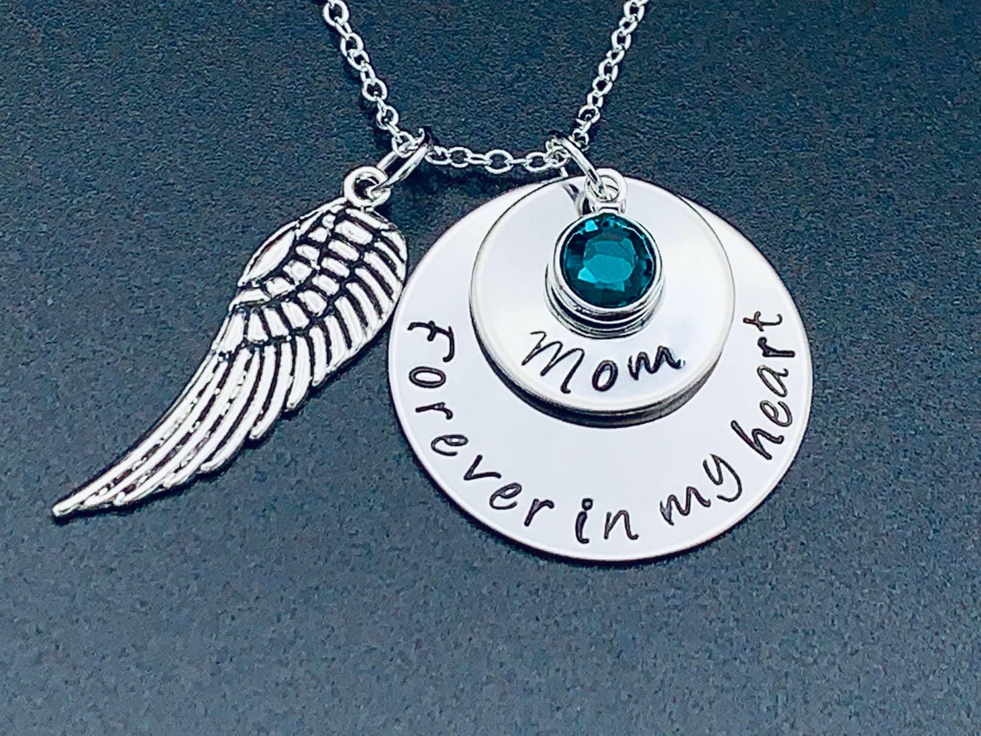 Personalisierte Hand Gestempelt Für Immer in Meinem Herzen Namen Halskette Mit Birthstone Charme Und Engel Flügel von Ashijewelers