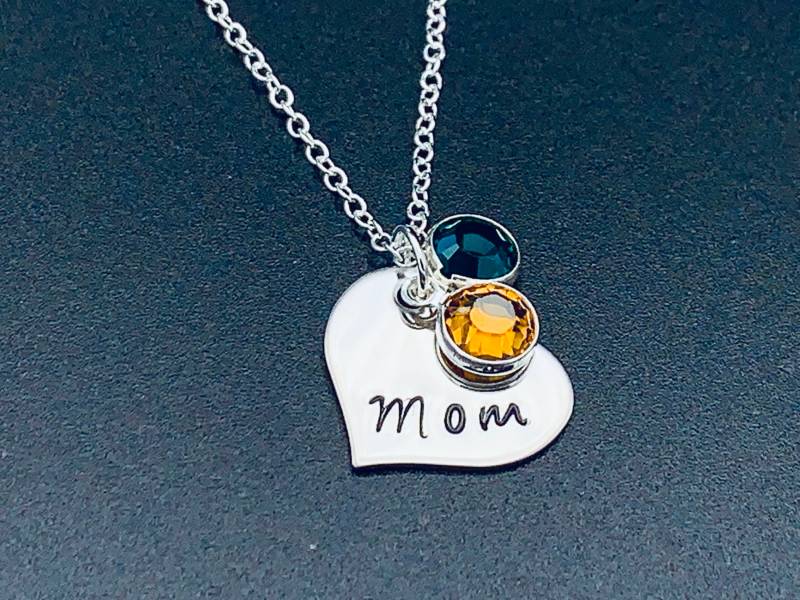 Personalisierte Mama Birthstone Halskette - Hand Gestempelt Edelstahl Herz Schmuck Muttertag von Ashijewelers