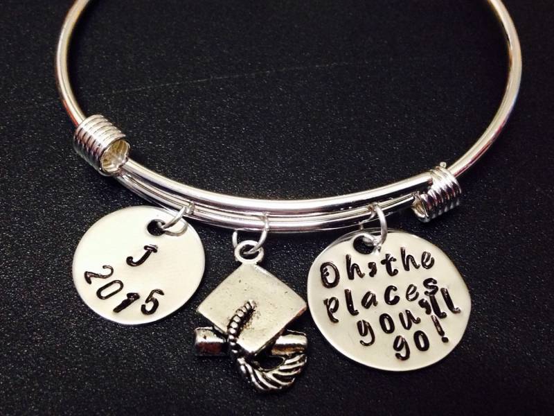 Personalisierte Oh Die Orte, Sie Gehen Graduierung Armband - Hand Gestempelt Schmuck Senior Geschenk 2015 -Grad Armreif von Ashijewelers