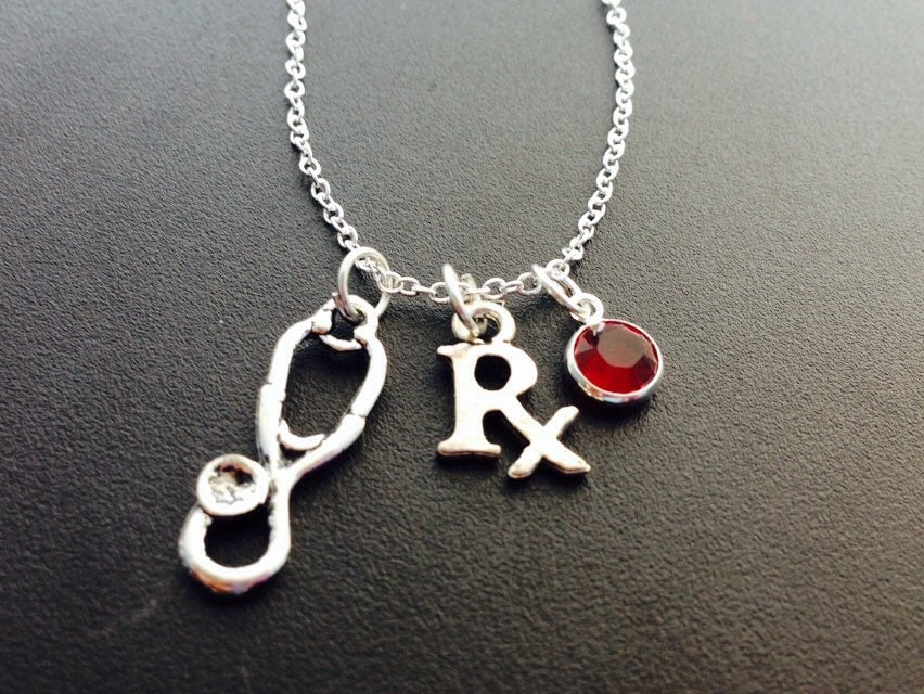 Personalisierte Rn - Arzt Halskette, Lpn Oder Cadeceus, Monogramm Benutzerdefinierte Krankenschwester Halskette von Ashijewelers