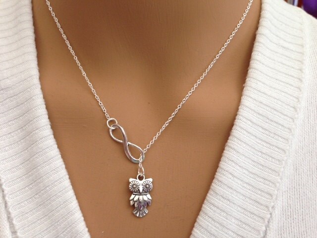 Schöne Lariat Stil Infinity Und Eule Halskette von Ashijewelers
