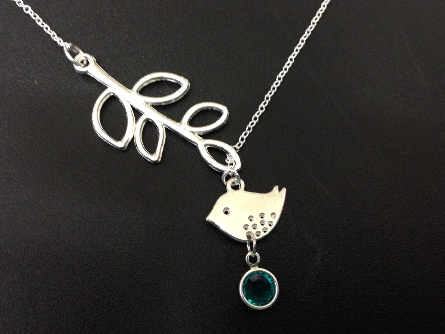 Silber Zweig Und Baum Halskette - Personalisierte Halskette, Vogel Lariat, Anhänger, Geburtsstein, Kristall, Geschenk von Ashijewelers