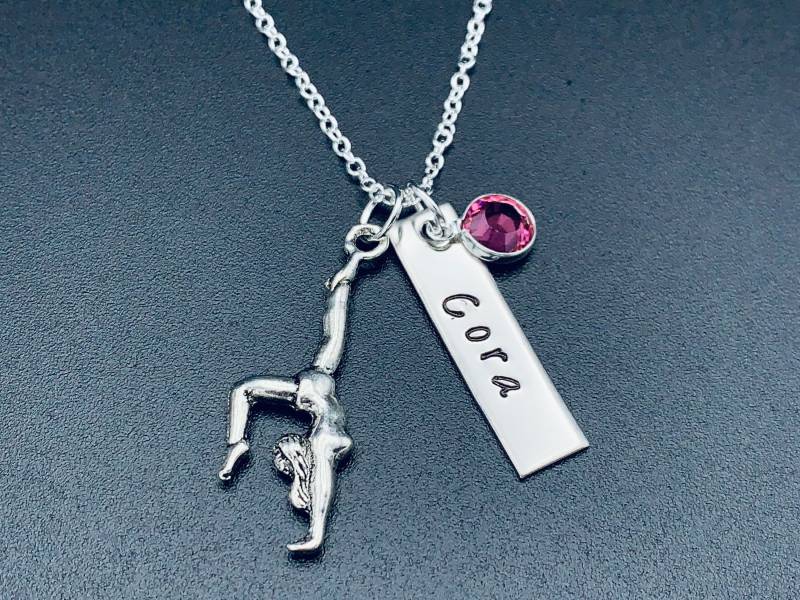 Turner Halskette Mit Rechteckigen Namen Bar-Personalisierte Gymnastik -Gymnast Hand Gestempelt-Personalisierte Halskette-Hand Gestempelt Schmuck Turner Halskette Mit Rechteckigen Namen Bar-Personalisierte Gymnastik -Gymnast Hand Gestempelt-Personalisierte Halskette-Hand Gestempelt Schmuck von Ashijewelers
