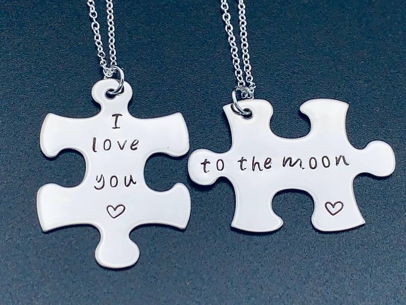 Valentinstag Geschenk /Personalisierte Puzzle Stück Halskette Set - Ich Liebe Dich Zum Mond Und Zurück Für Paare Ihn Ihre Autismus-Bewusstsein von Ashijewelers