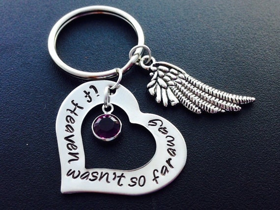 Wenn Der Himmel Nicht So Weit Weg Hand Gestempelt Speicher Halskette Oder Schlüsselanhänger - Mit Geburtsstein Und Engel Flügel Charme Erinnerung von Ashijewelers