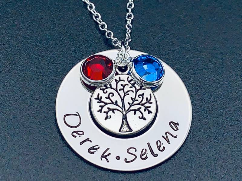 stammbaum Hand Gestempelt Halskette, Edelstahl Personalisierte Handgestempelt Schmuck Für Kinder, Mütter, Omas stammbaum Hand Gestempelt Halskette, Edelstahl Personalisierte Handgestempelt Schmuck Für Kinder, Mütter, Omas von Ashijewelers