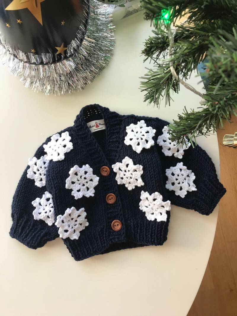 Gehäkelte Schneeflocke Baby Strickjacke Handgestrickter Pullover Aus Wollmischung von AshleeHandknitsogift