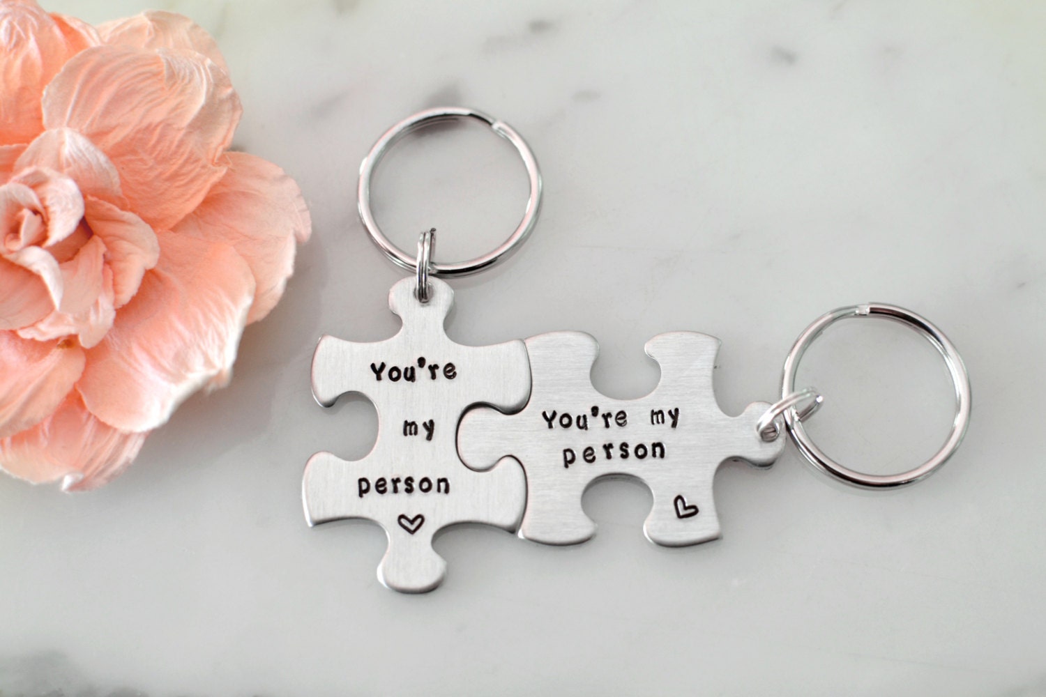 Grey's Anatomy Inspiriert "You're My Person' Keychain Set Auf Puzzle Piece Blanks | Individuell, Hand Gestempelt, Personalisiert, Geburtstagsgeschenk Grey's Anatomy Inspiriert "You're My Person' Keychain Set Auf Puzzle Piece Blanks | Individuell, Hand Gestempelt, Personalisiert, Geburtstagsgeschenk von AshleyBeeCollective
