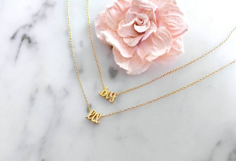 Sofortiger Versand Sorority Big & Little Gold, Silber Oder Roségold Tiny Initial Halsketten | 2Er-Set | 2 Große, Kleine Geschenkeinweihung, Enthüllen Sofortiger Versand Sorority Big & Little Gold, Silber Oder Roségold Tiny Initial Halsketten | 2Er-Set | 2 Große, Kleine Geschenkeinweihung, Enthüllen von AshleyBeeCollective