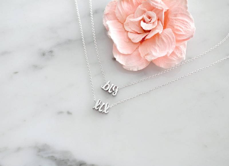 Sofortiger Versand Sorority Big & Little Silber, Gold Oder Roségold Tiny Initial Halsketten | 2Er-Set | 2 Große, Kleine Geschenkeinweihung, Enthüllen Sofortiger Versand Sorority Big & Little Silber, Gold Oder Roségold Tiny Initial Halsketten | 2Er-Set | 2 Große, Kleine Geschenkeinweihung, Enthüllen von AshleyBeeCollective