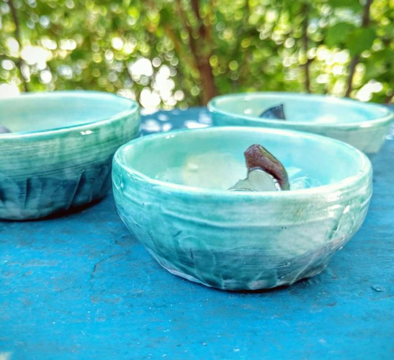 Türkis Keramik Ring Schale, Hand Gesehnte Rustikale Schmuck Blaue Ohrring Aufbewahrung, Boho Seaside Home Decor von AshleyBethPottery