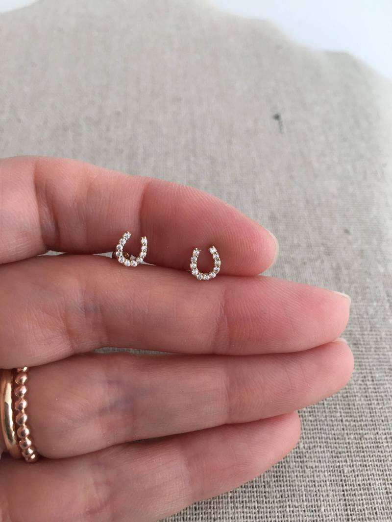 14Kt Hufeisen Ohrringe Zierliche Süße Alltags von AshleyKDesigns