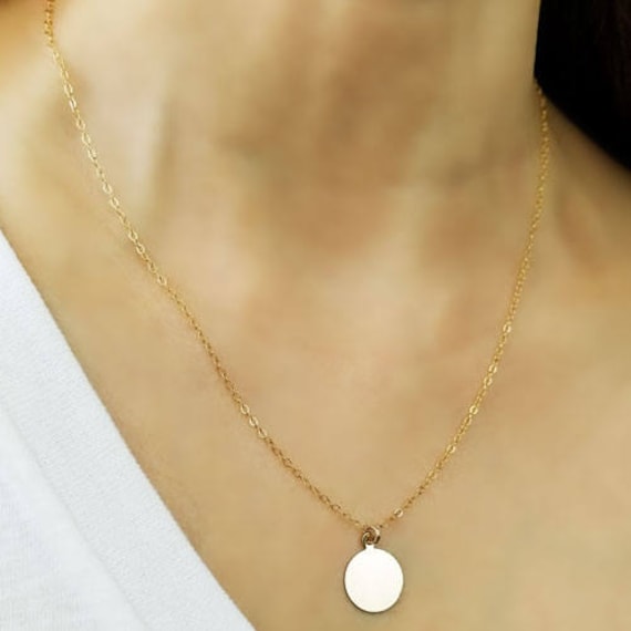 Einfache Moderne Chic Kreis Charm Anhänger Gold Gefüllt Zierliche Geschichteten Schichtung Halskette Schmucksachegeschenk Einfache Moderne Chic Kreis Charm Anhänger Gold Gefüllt Zierliche Geschichteten Schichtung Halskette Schmucksachegeschenk von AshleyKDesigns