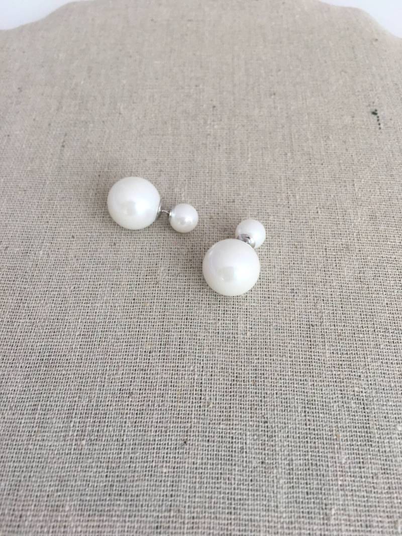 Einfache Moderne Elegante Leichte Feux Perle Ohrringe Silber Einfache Moderne Elegante Leichte Feux Perle Ohrringe Silber von AshleyKDesigns