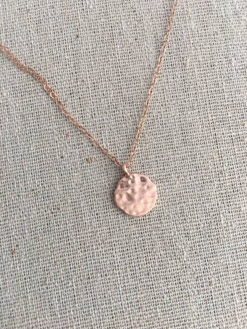Gebürstetes Gehämmert Gebürstet Kreis Pandent Rose Gold Filled Halskette Gebürstetes Gehämmert Gebürstet Kreis Pandent Rose Gold Filled Halskette von AshleyKDesigns