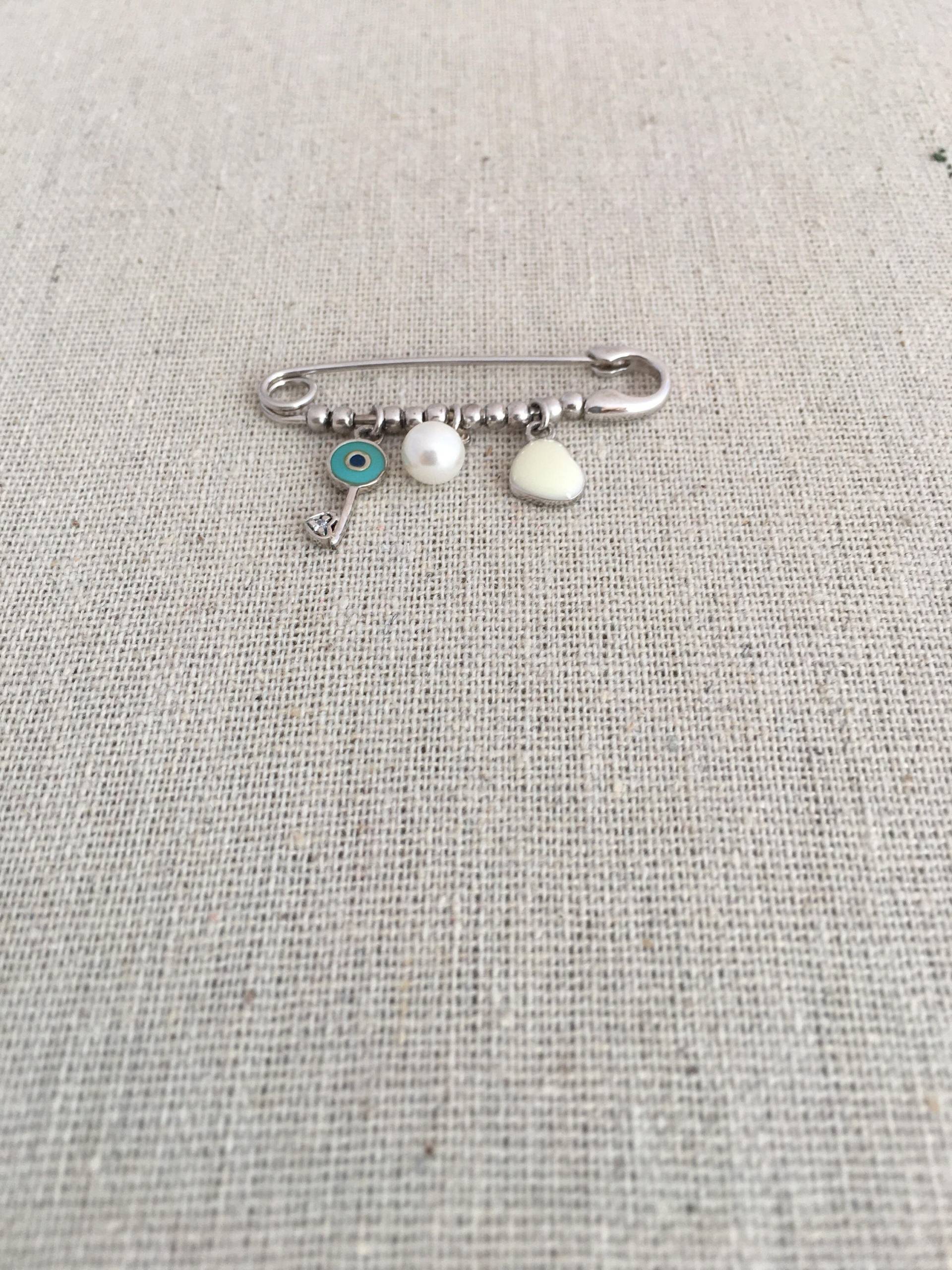 Herz Böses Auge Perle Dagling Süße Safty Pin Seine 1, 5 Zoll Breite Gut Für Denschutz Good Luck Made in Silver Herz Böses Auge Perle Dagling Süße Safty Pin Seine 1, 5 Zoll Breite Gut Für Denschutz Good Luck Made in Silver von AshleyKDesigns