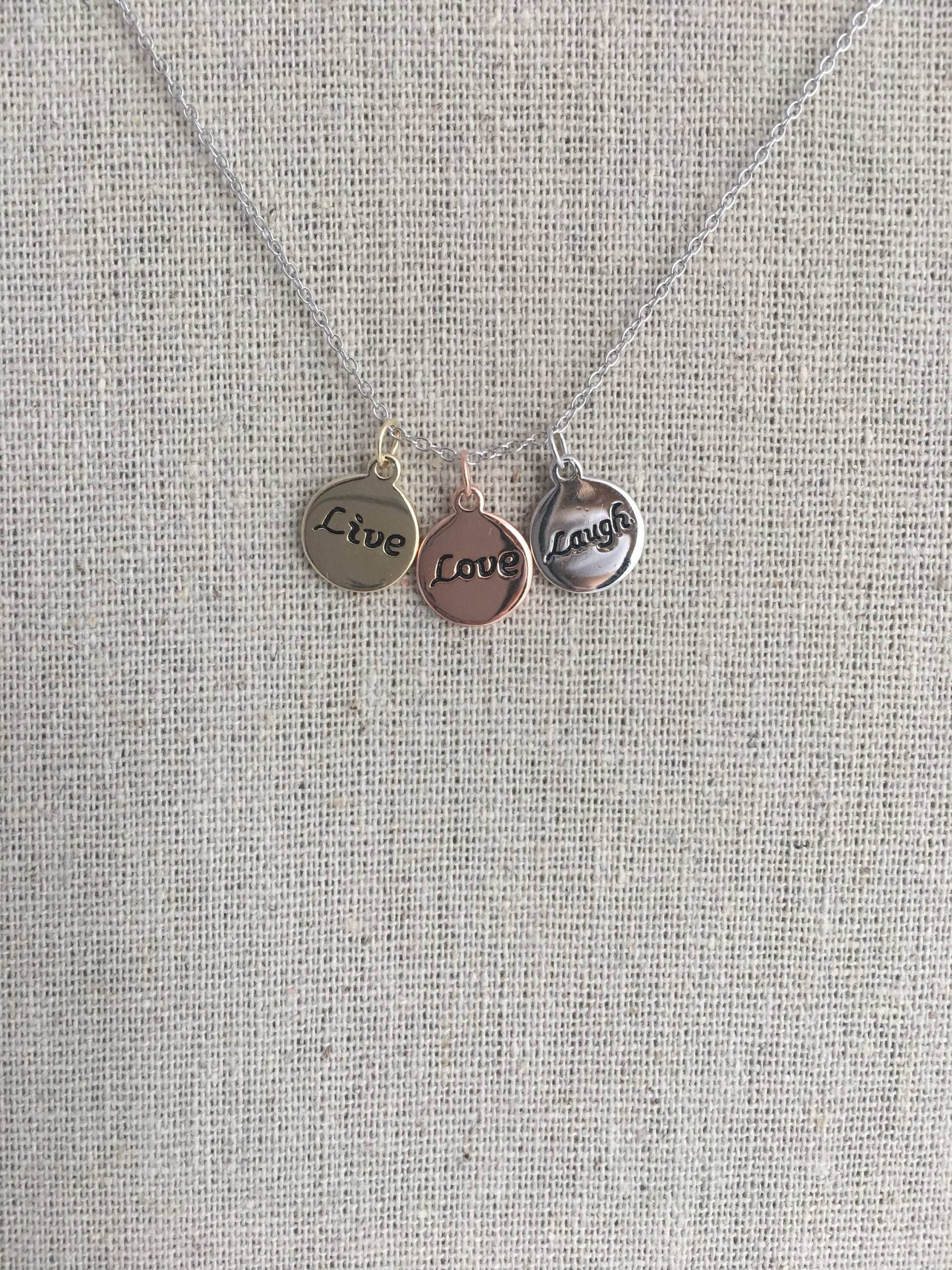 Kreis Positive Worte Süßer Anhänger Halskette Kreis Positive Worte Süßer Anhänger Halskette von AshleyKDesigns