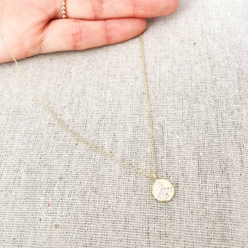 Peace-Zeichen-Charme-Halskette Peace-Zeichen-Charme-Halskette von AshleyKDesigns