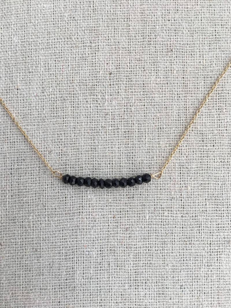 Schwarze Naturperlen Bar Halskette in Gelb Goldfilled Gemacht von AshleyKDesigns