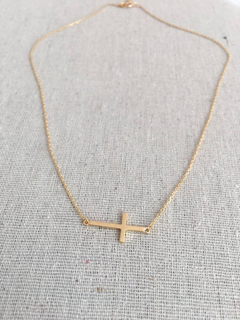 Seitliches Kreuz in Sterling Silber Mit Gelb Gold Überzogene Halskette Einstellbare Länge 16 Bis 18 Zoll Seitliches Kreuz in Sterling Silber Mit Gelb Gold Überzogene Halskette Einstellbare Länge 16 Bis 18 Zoll von AshleyKDesigns