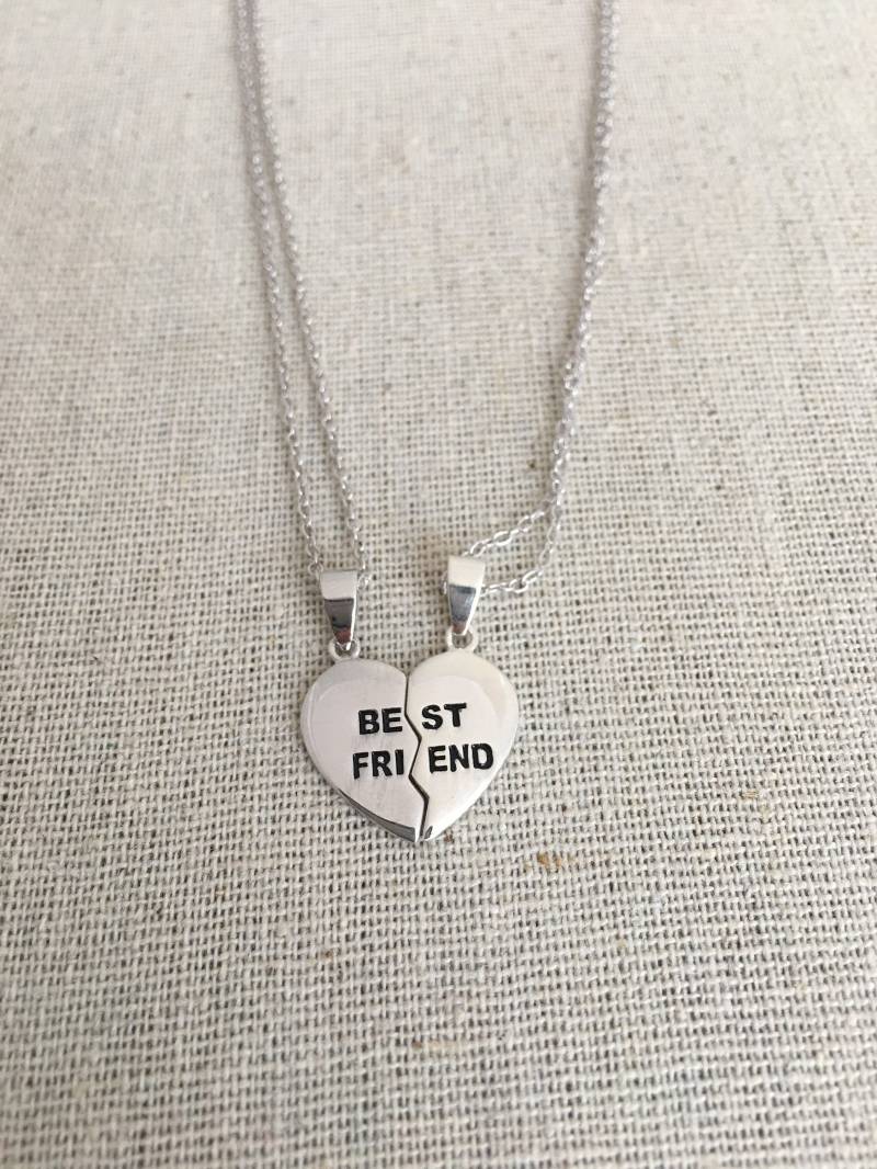 Zerbrechliches Herz Bester Freund Charm Halskette in Silber Verstellbare Länge 40 cm Bis 45 Zerbrechliches Herz Bester Freund Charm Halskette in Silber Verstellbare Länge 40 cm Bis 45 von AshleyKDesigns