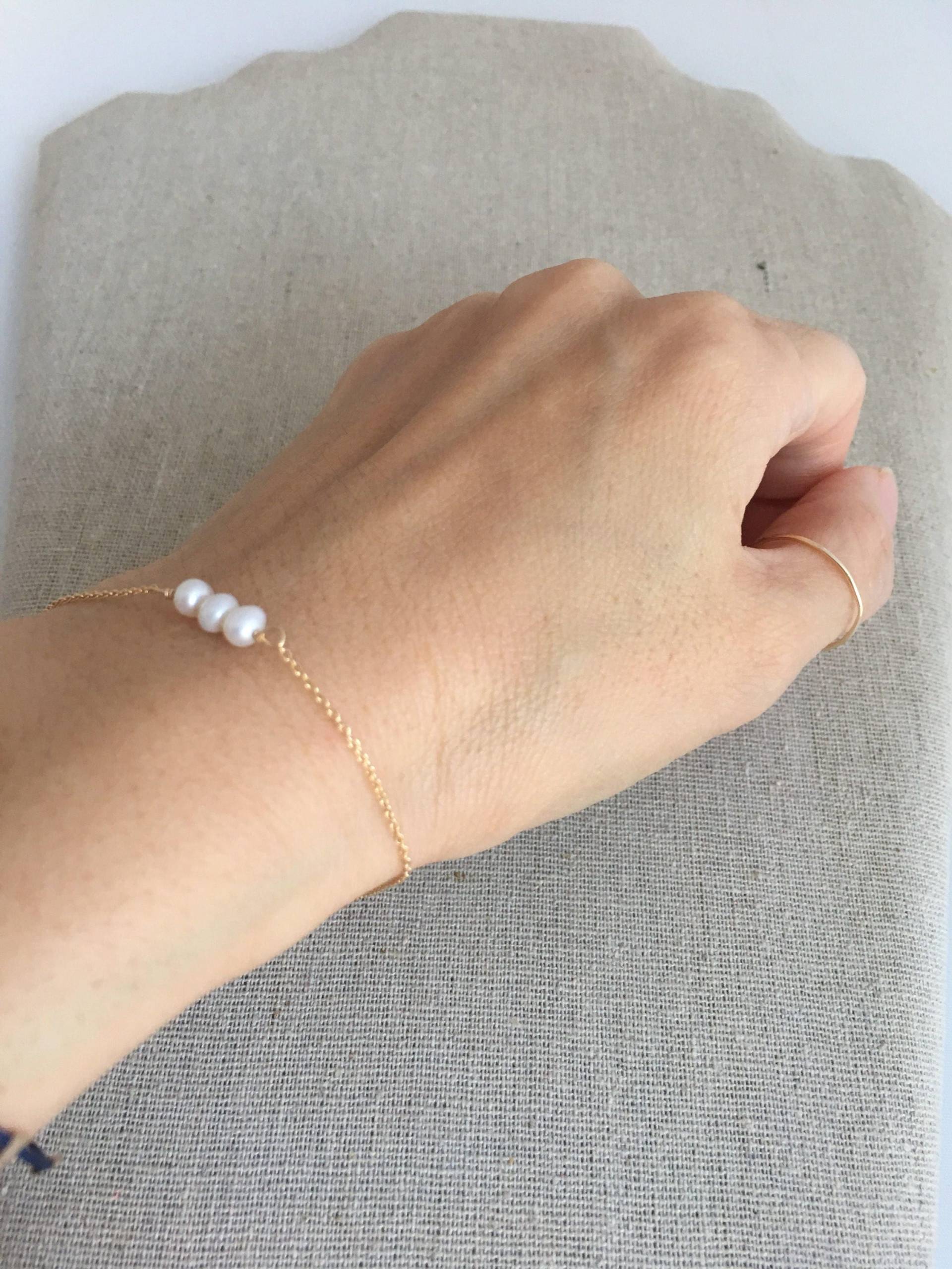 Zierliches Echte Perlen Armband Made in Goldfilled Sehr Schicker Boho Vintage Minimalist Schmuck Perfekte Schichtung Mit Anderen Armbändern Zierliches Echte Perlen Armband Made in Goldfilled Sehr Schicker Boho Vintage Minimalist Schmuck Perfekte Schichtung Mit Anderen Armbändern von AshleyKDesigns