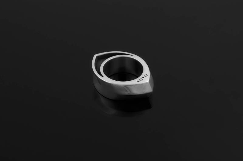 Yul Montreal Unisex Sterling Silver Ring Yul Montreal Unisex Sterling Silver Ring von AshleyKeeper