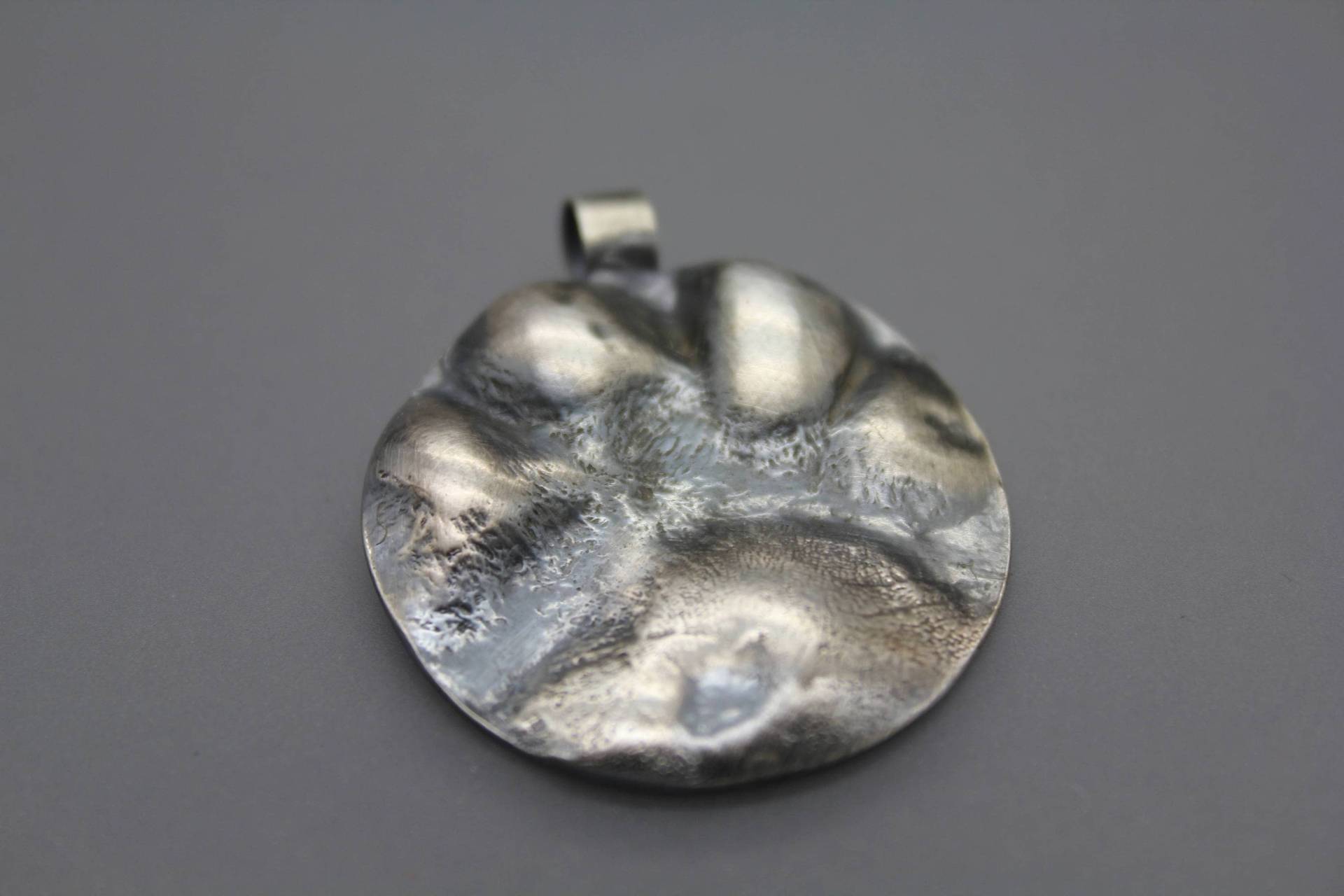 Benutzerdefinierte Hund Druck Anhänger, Paw Print Halskette, Nase Hundepfote, Benutzerdefinierte Silber Pawprint von AshleyLozanoJewelry