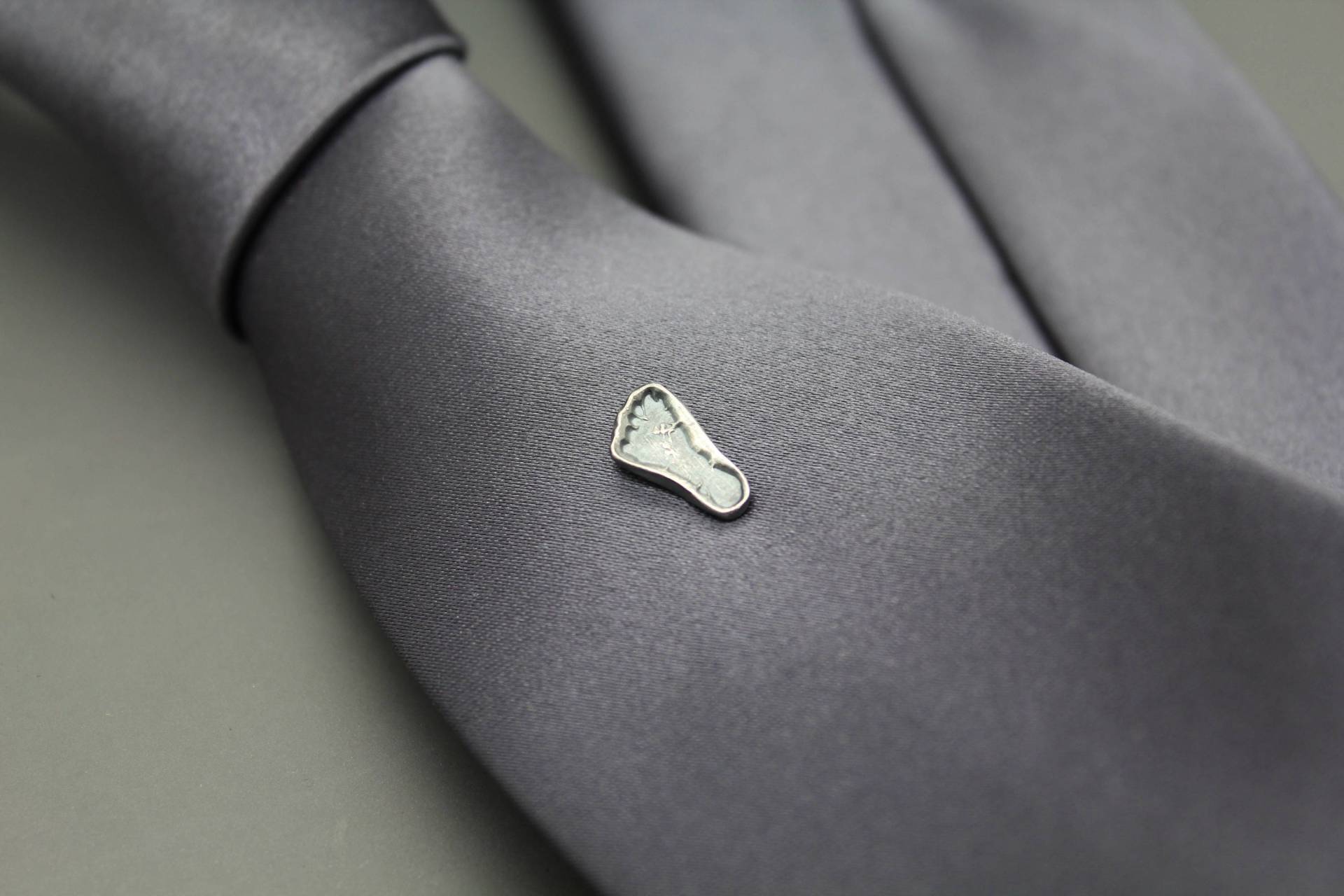 Benutzerdefinierte Tie Tack, Fuß Druck Geschenk Personalisierte Für Papa, Benutzerdefinierte Fußdruck, Baby-Füße-Drucke, Silber Tischfußball von AshleyLozanoJewelry