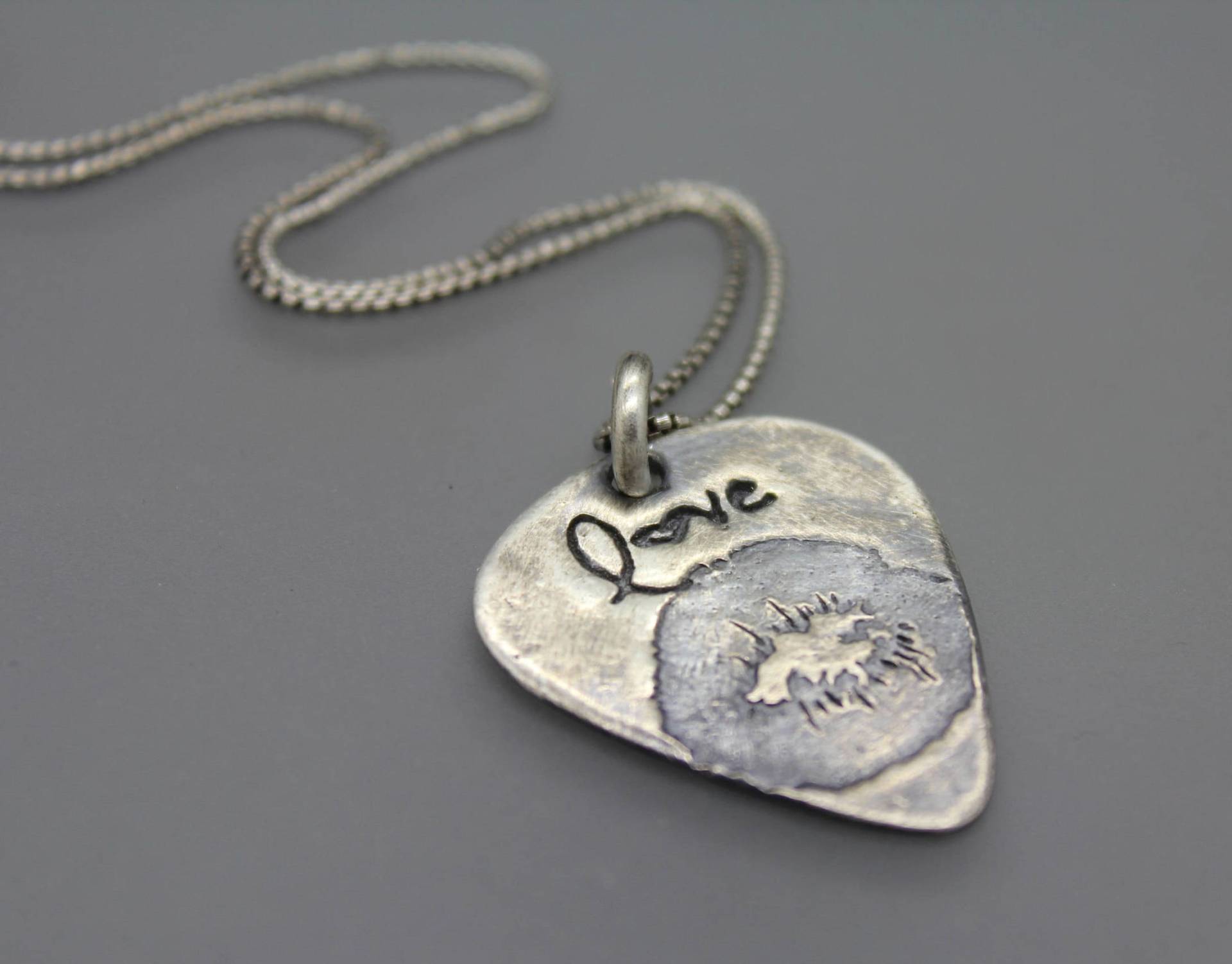 Druck, Tatsächlichen Kuss, Lip Print Halskette, Mein Valentinstag Geschenk Für Ihn Zu Küssen, Benutzerdefinierte Plektrum Anhänger, Silber von AshleyLozanoJewelry