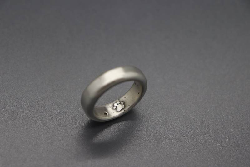Pfotenabdruck Ring, Sterling Feuerbestattungsring, Silberbestattung Schmuck, Gedenkring, Gedenkschmuck, Ring Mit Asche von AshleyLozanoJewelry