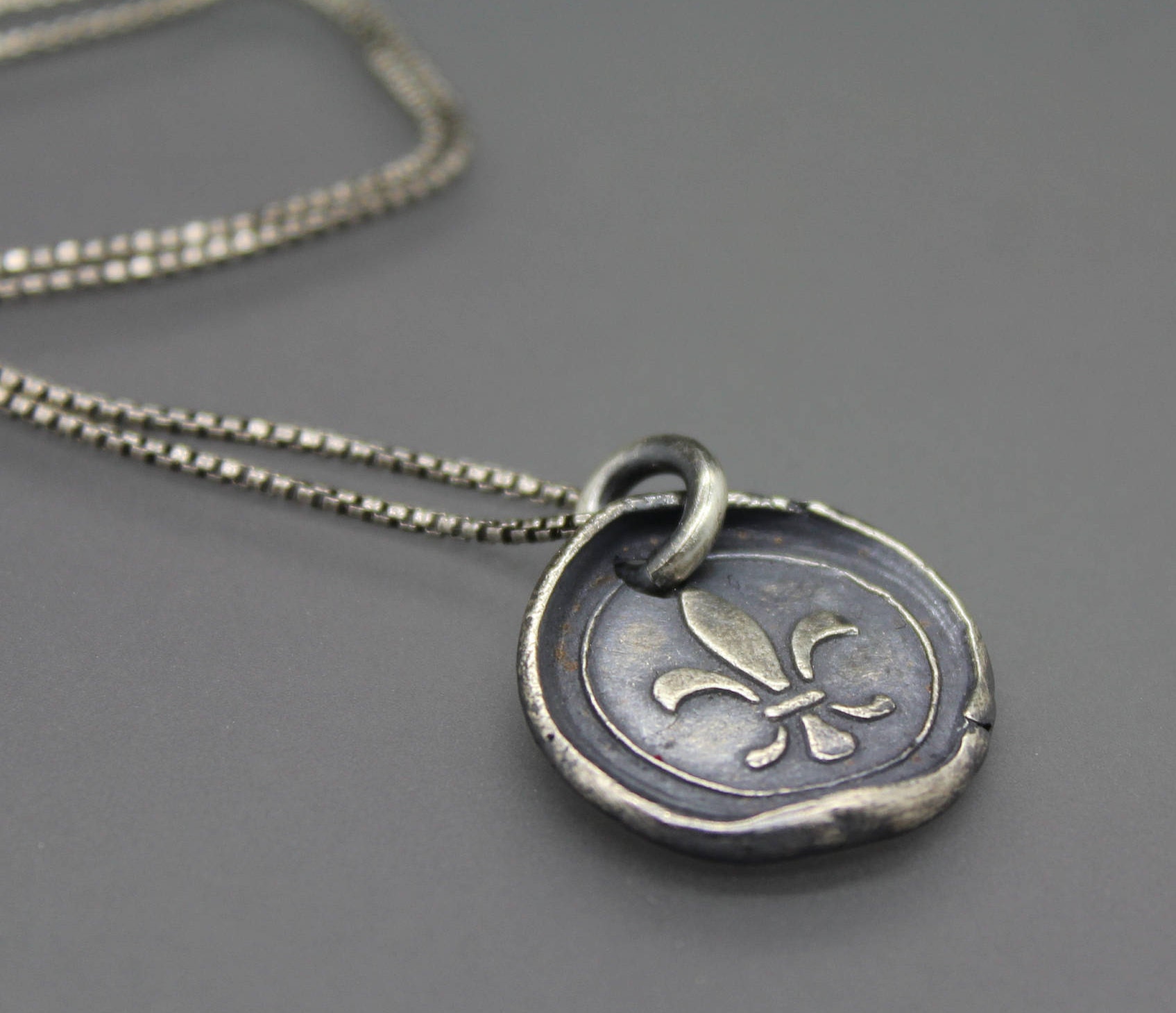 Wachssiegel Halskette, Wachs-Siegel-Schmuck, New Orleans Schmuck, Fleur De Lis, Lis Heiligen Schmuck von AshleyLozanoJewelry