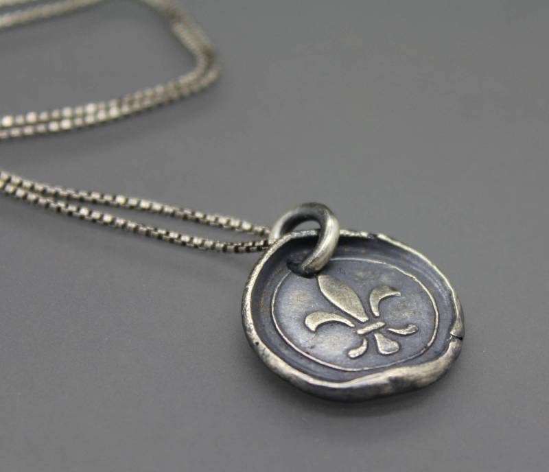 Wachssiegel Halskette, Wachs-Siegel-Schmuck, New Orleans Schmuck, Fleur De Lis, Lis Heiligen Schmuck von AshleyLozanoJewelry