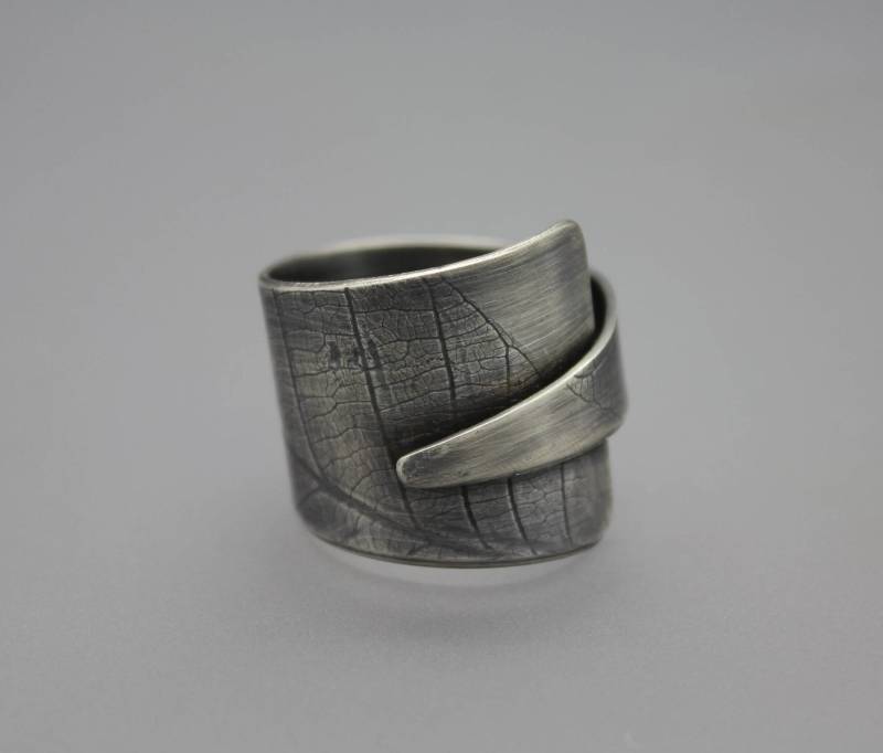 Wickeln Sie, Ring, Blattring, Verstellbarer Sterling Wrap Silber Strukturierte Silber, Große Band, Blattsilber von AshleyLozanoJewelry