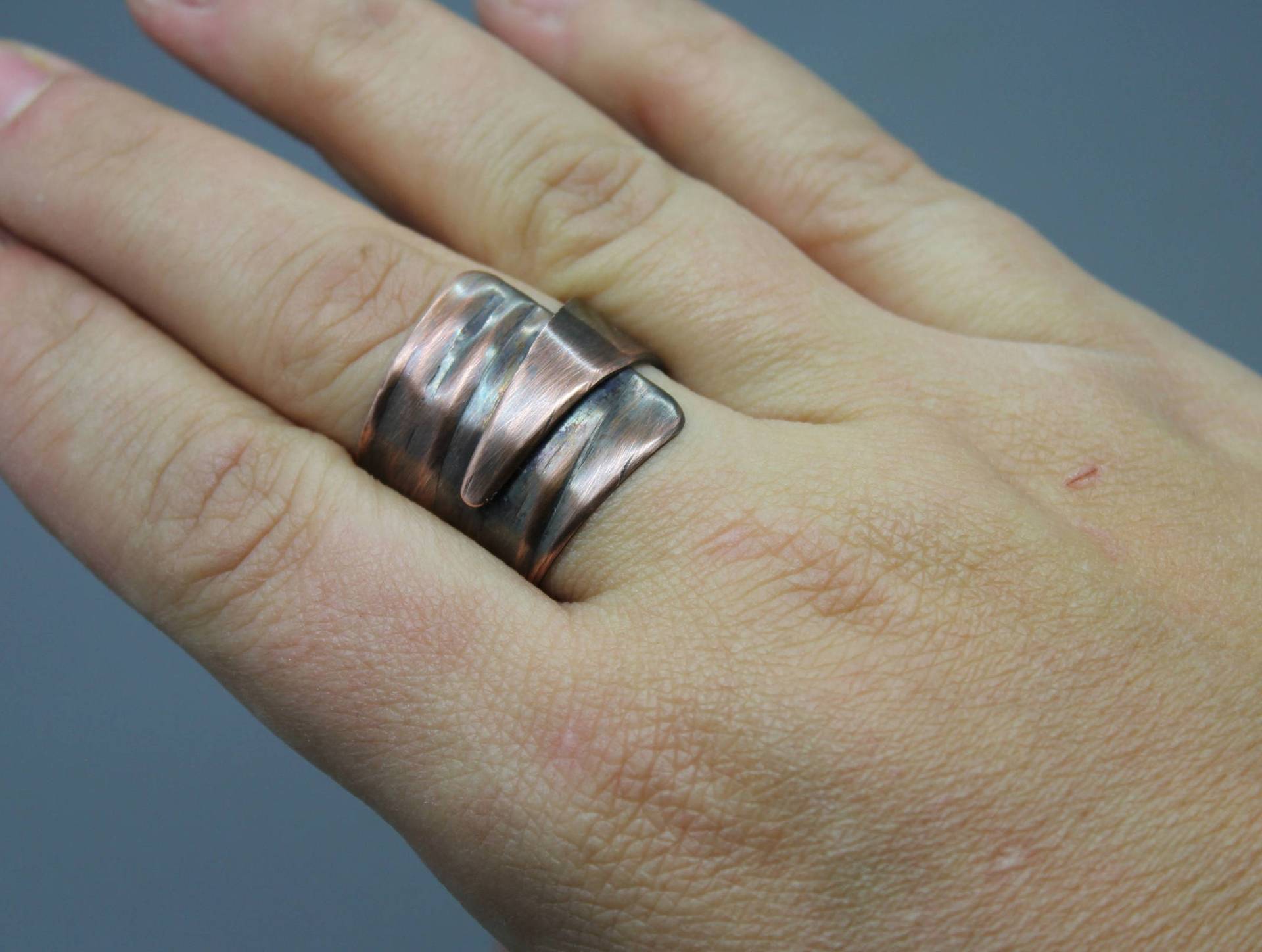 Wickeln Sie Ring, Kupferring, Verstellbarer Kupfer Wrap Strukturierte Kupfer, Funky-Ring, Großen Kupferband von AshleyLozanoJewelry